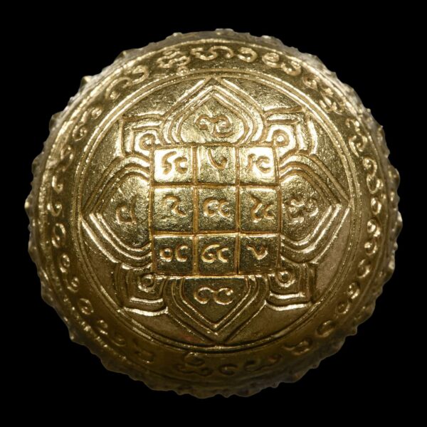 พญานกยูงคำ ธาตุทอง หมื่นโลกธาตุ รุ่นแรก เนื้อบุตรน้ำทอง (สีทองสุก) หลวงปู่ครูบา สล่าอุวิจิ่งต๊ะ มนต์ไทใหญ่ พระธาตุจอมแวะ ต.เมืองนะ เชียงใหม่ - Image 4