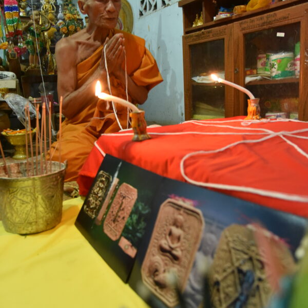 พระขี่เสือ ดวงดี ชะตาพุ่ง องค์ ปิดทอง ฝังตะกรุดราชาโชค อุดผง ประธานกรรมการ มีหมายเลข โค้ดกำกับ หลวงปู่หนูนรินโท วังท่าดี จังหวัดเพชรบูรณ์เสก - Image 3