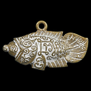 ปลาหมอ อมไข่  เนื้อทองผสมหล่อติดช่อโบราณ ทรัพย์ตกจากฟ้า เทวดาประทานทรัพย์ พระอาจารย์นอง มงฺคลิโก วัดอัมพวันดอนใหญ่ ตำบลหนองกรด จังหวัดนครสวรรค์