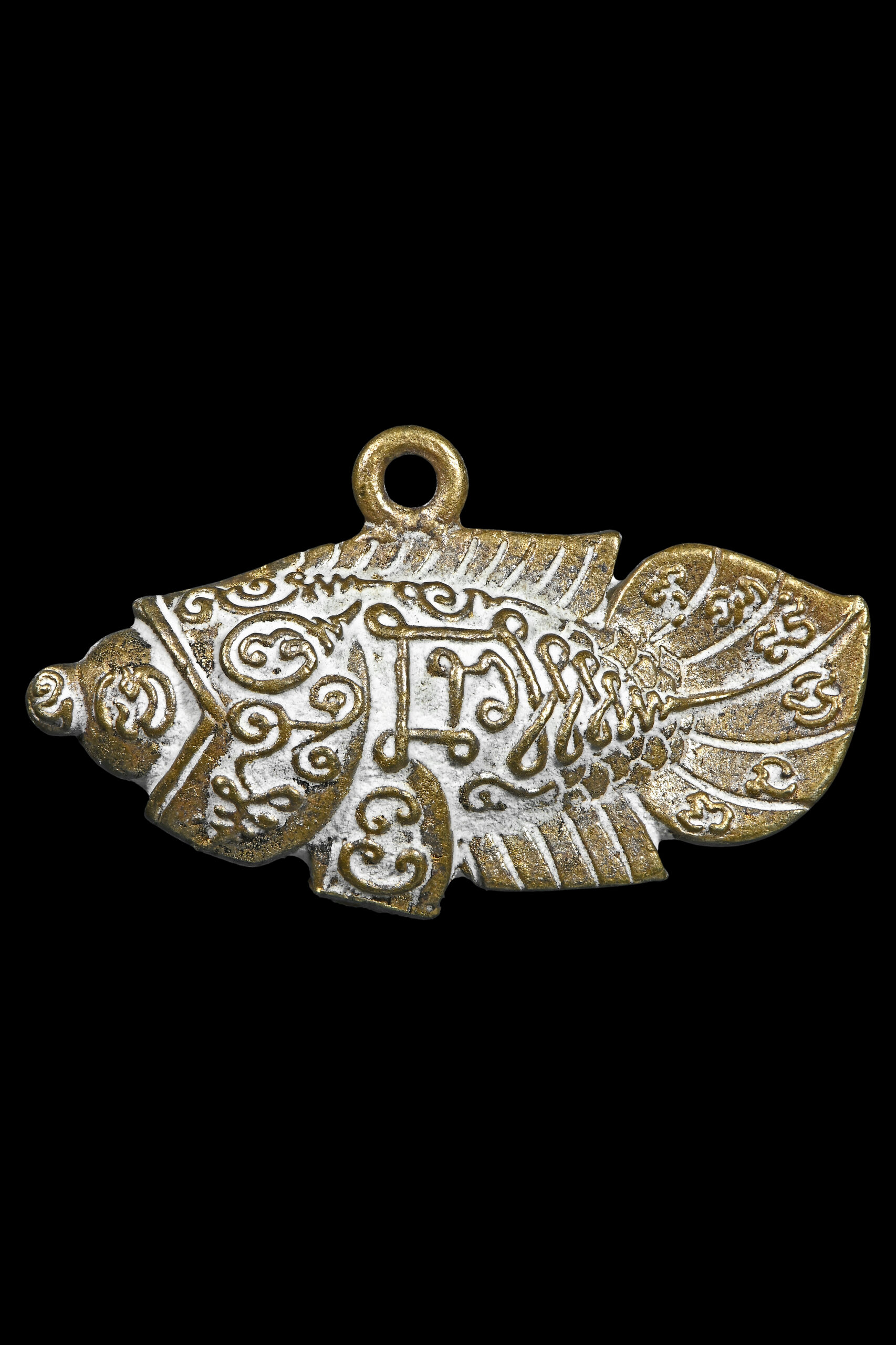 ปลาหมอ อมไข่  เนื้อทองผสมหล่อติดช่อโบราณ ทรัพย์ตกจากฟ้า เทวดาประทานทรัพย์ พระอาจารย์นอง มงฺคลิโก วัดอัมพวันดอนใหญ่ ตำบลหนองกรด จังหวัดนครสวรรค์